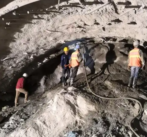 凤阳拱顶带模注浆料的施工流程及注意事项